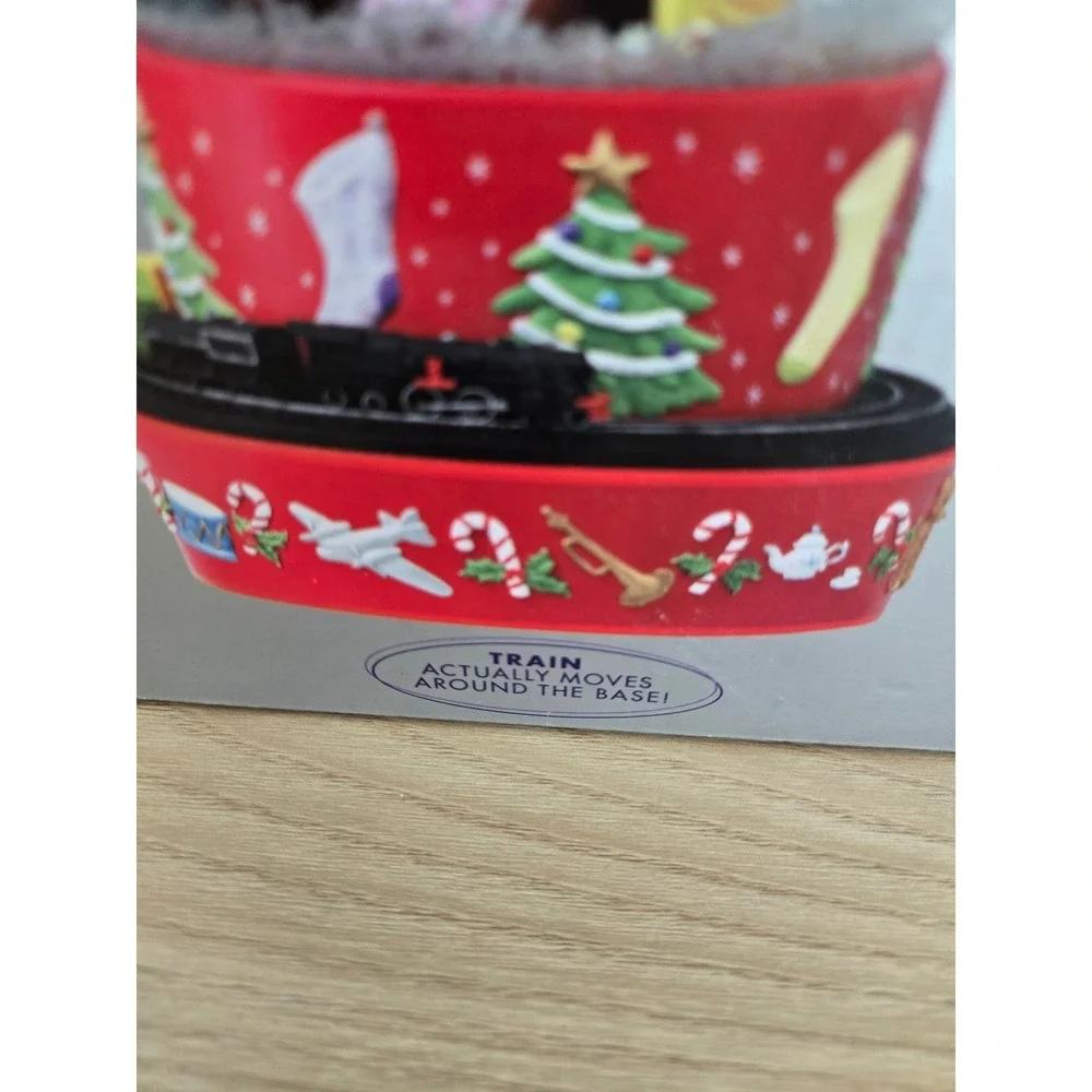 Hallmark Coca-Cola Santa Musical Snow Globe Moving Train 2001